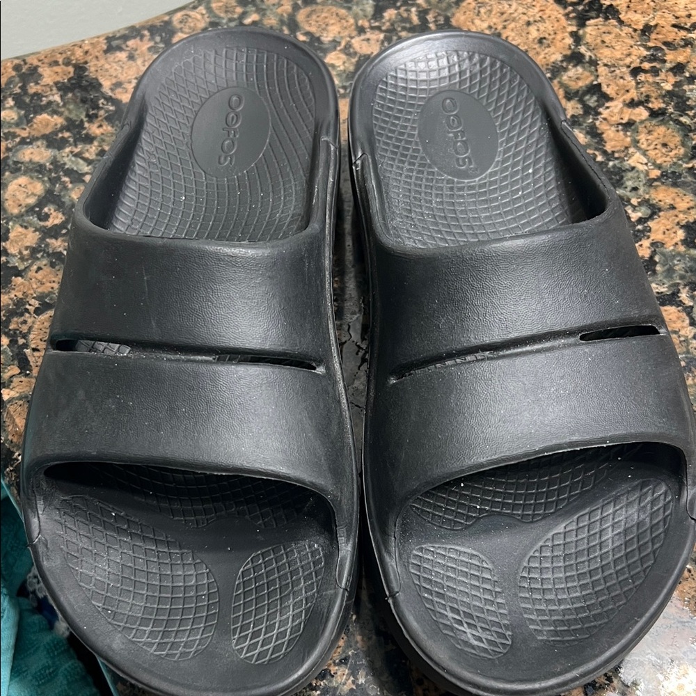 OOFOS Black Slide Sandals